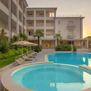 https://hotel-nazionale-desenzano-del-garda.it-lombardy.com