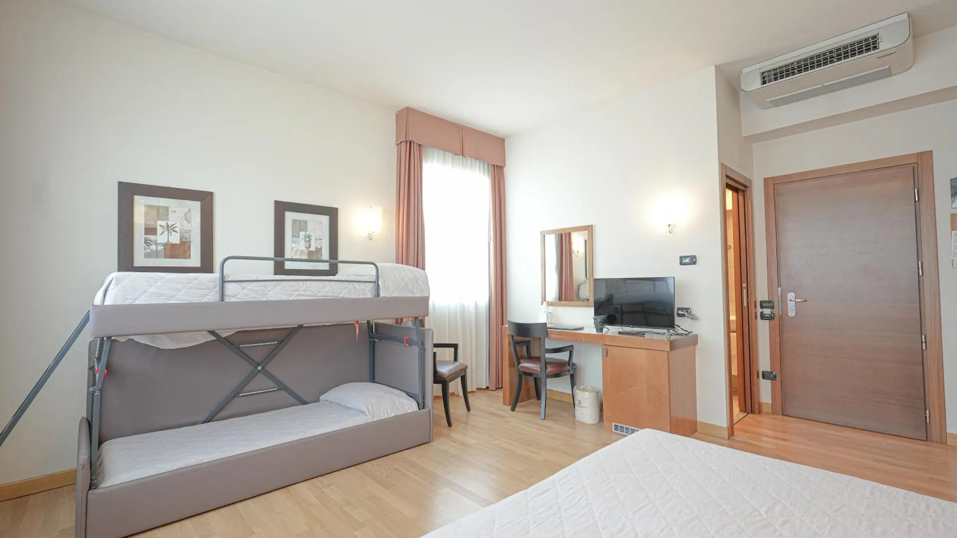 Hotel Europa Reggio Emilia 4*,  Italia